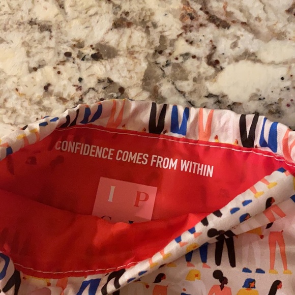 Ipsy Drawstring makeup bag - Picture 2 of 2